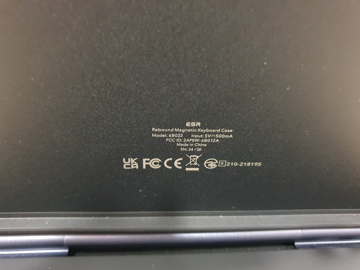 Capa c/ teclado p/iPad /6B022-CASE 360-ESR