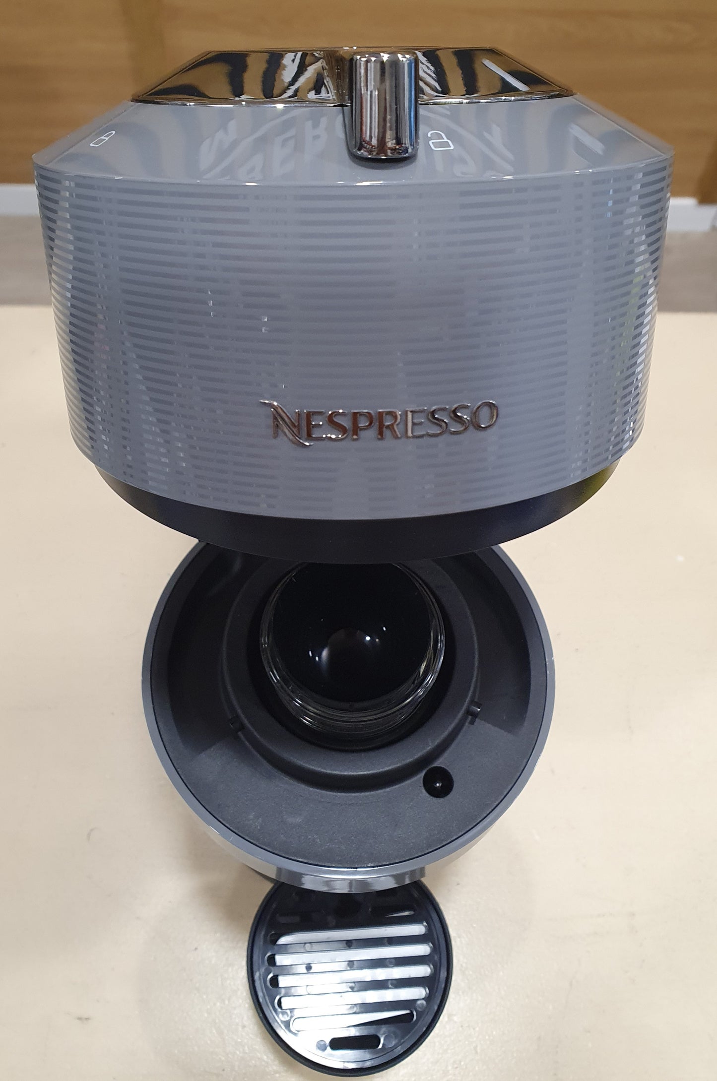 Máquina de Café Nespresso Vertuo Next ENV120GY - Delonghi