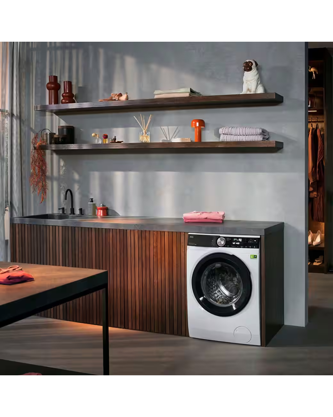 Máquina de Lavar Roupa - AEG LR8E80690