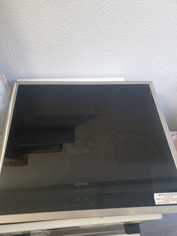 Placa de Vitrocerâmica autossuficiente ET645HN17E- SIEMENS