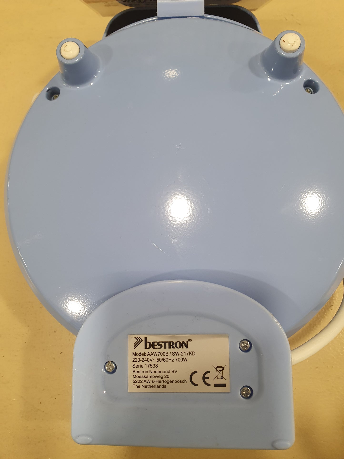 Máquina de Waffles AAW700B /700W - Bestron