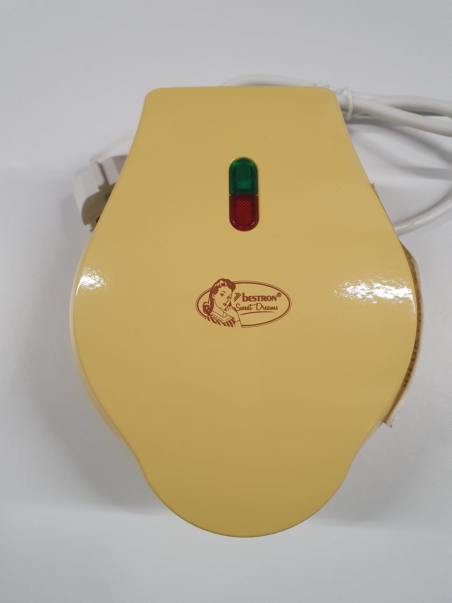 Máquina de Waffles AMW500V /550W - Bestron