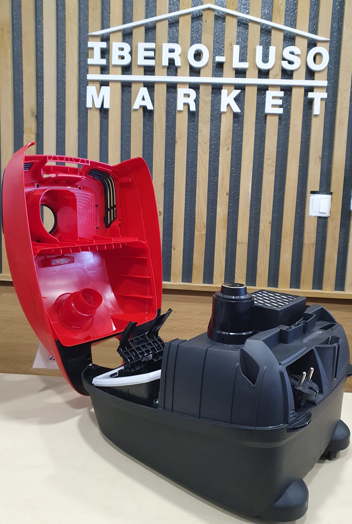 Aspirador BGL6TPET /700W - Bosch