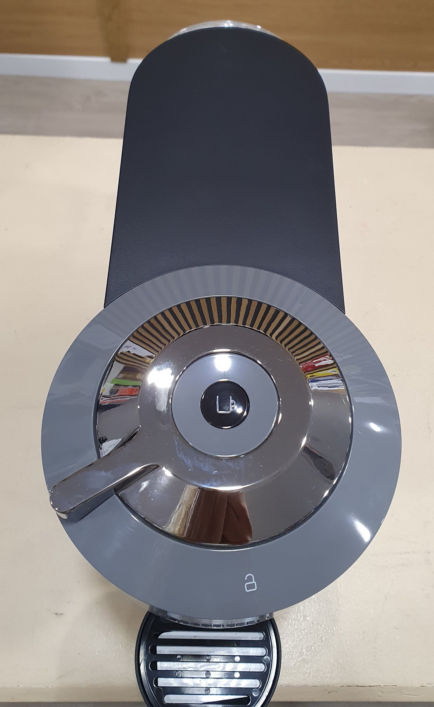 Máquina de Café Nespresso Vertuo Next ENV120GY - Delonghi