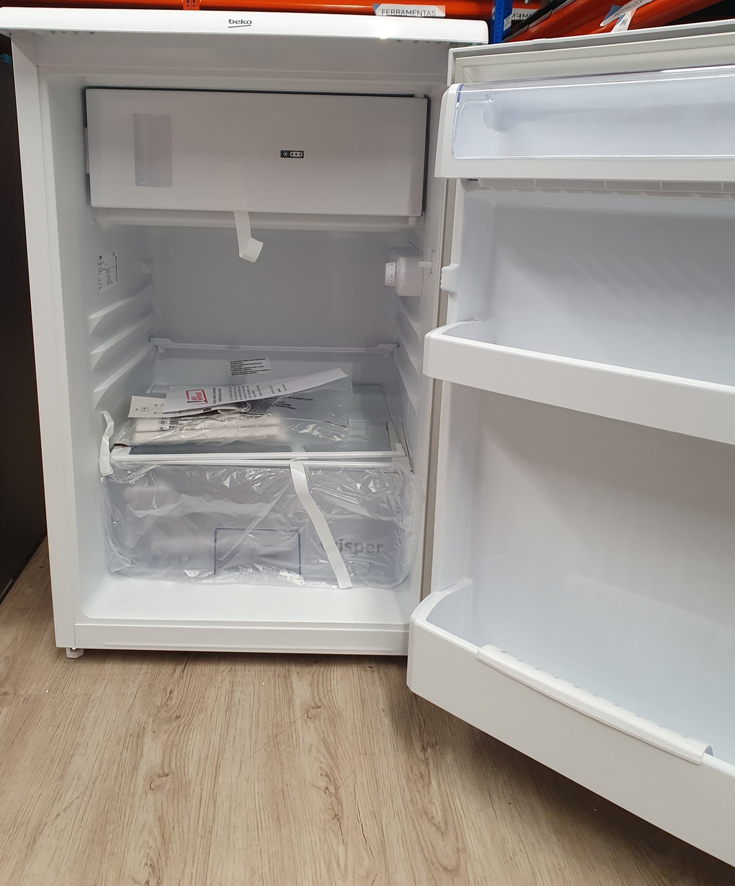 Mini Frigorífico com congelador TSE1284N B100 - BEKO