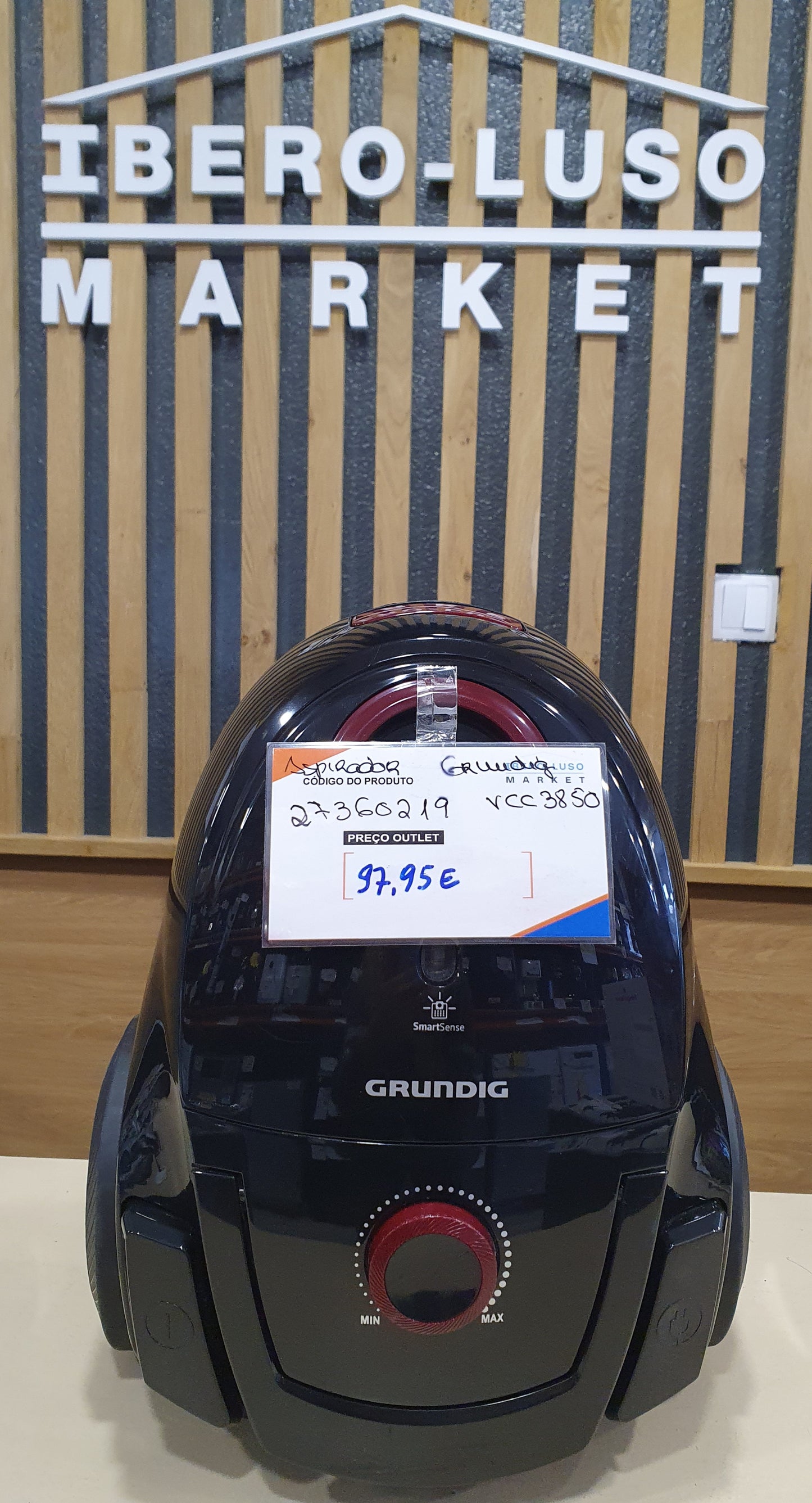 Aspirador VCC 3850 A /800W - Grundig